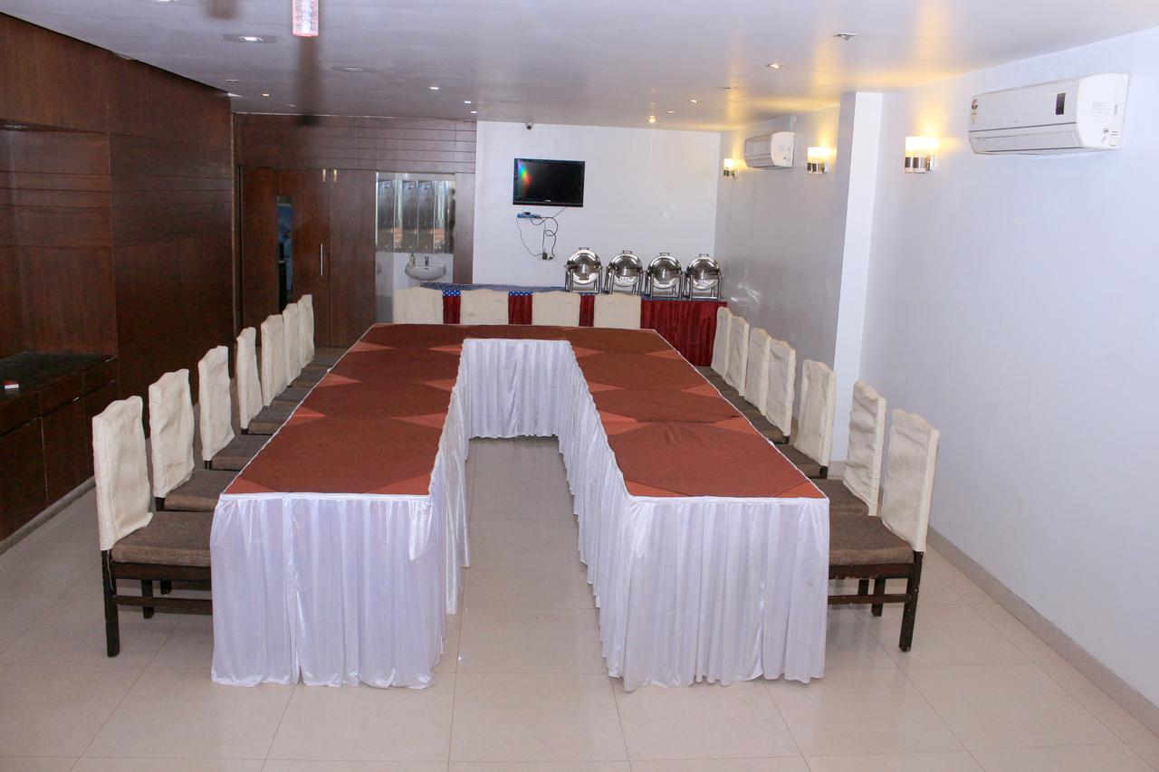 Hotel Aarya Inn Rāipur Exterior foto