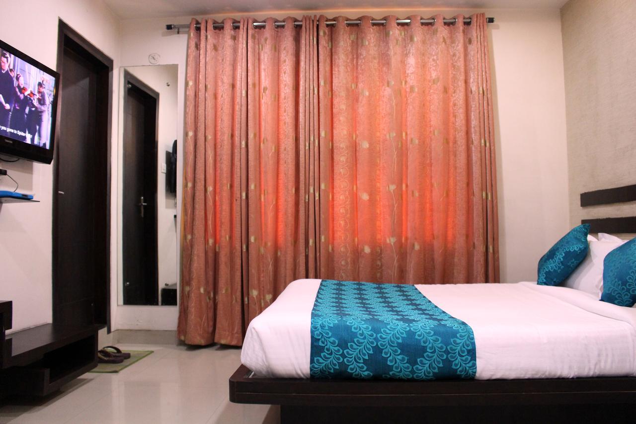Hotel Aarya Inn Rāipur Exterior foto