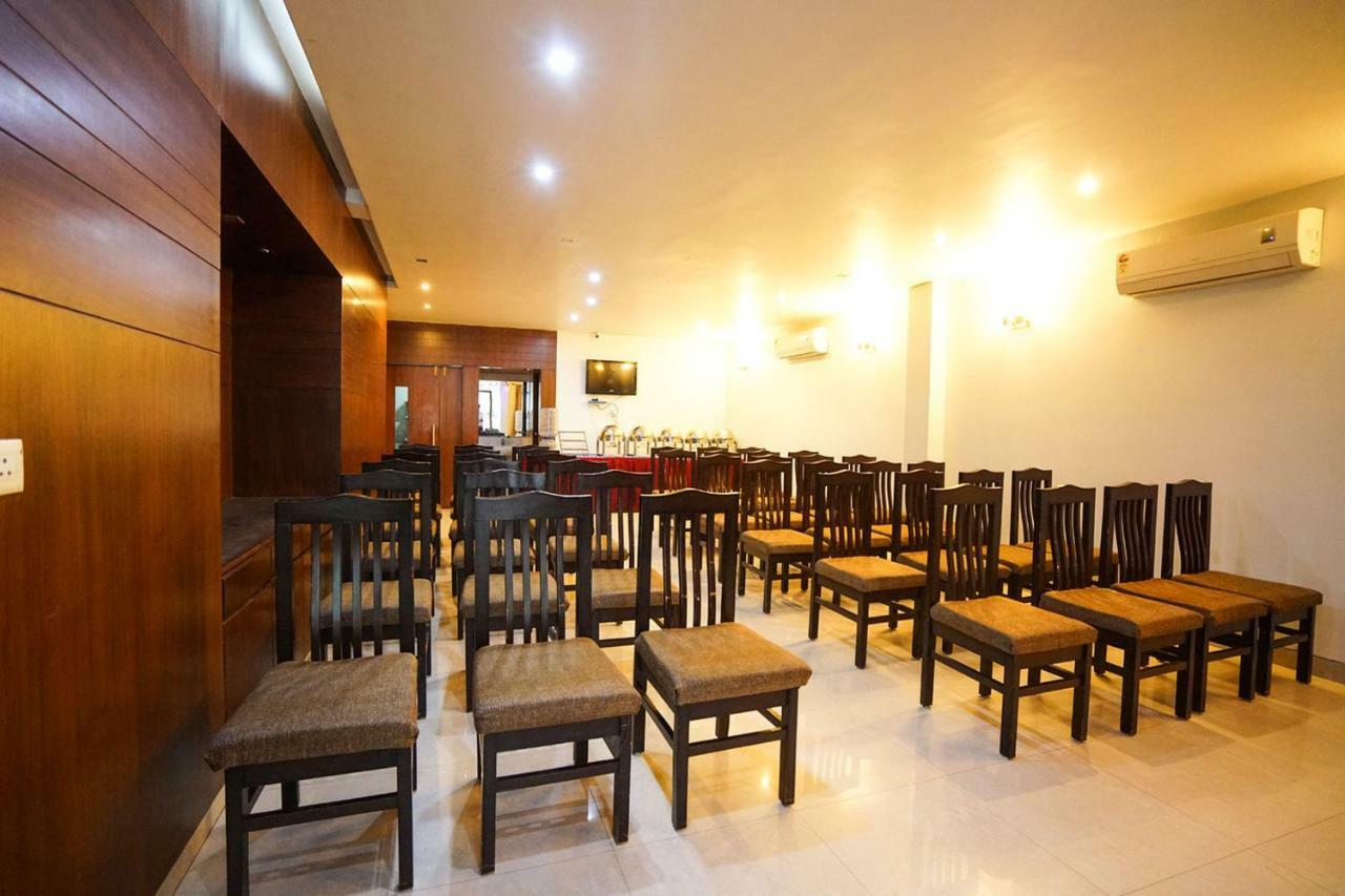 Hotel Aarya Inn Rāipur Exterior foto